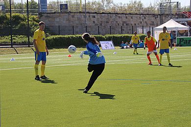 Spieler auf Fußballplatz
