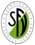 Ovales Logo. Umlaufend ausgeschrieben Sächsischer Fußball Verband. In der Mitte ein Oval mit diaginaler Teilung unten grün und oben weiß . darauf steht mit schwarzen Buchstaben SFV