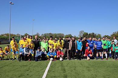 Gruppenbild alle Mannschaften