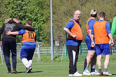 Spieler auf Fußballplatz