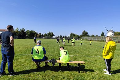 Spieler auf Fußballplatz