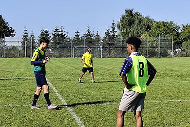 Spieler auf Fußballplatz
