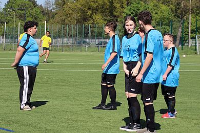 Spieler auf Fußballplatz