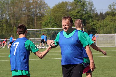 Spieler auf Fußballplatz